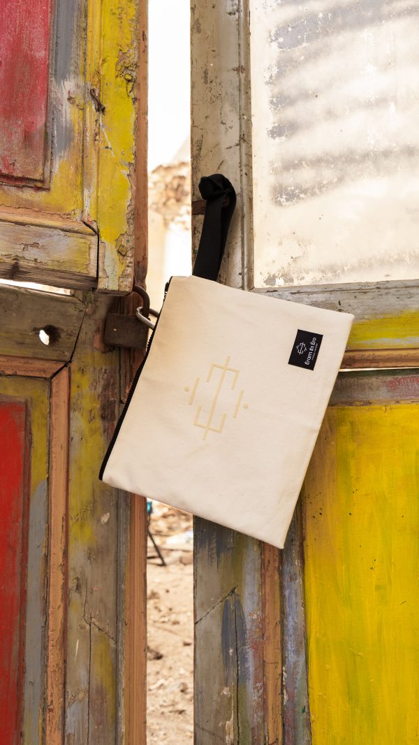 Τσαντάκι clutch erametero σε χρώμα μπέζ